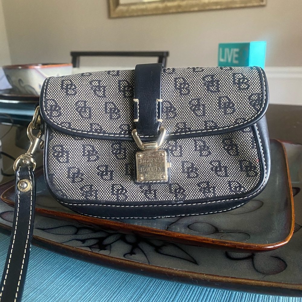 Dooney & Bourke Grey & Black Wristlet!  EUC!